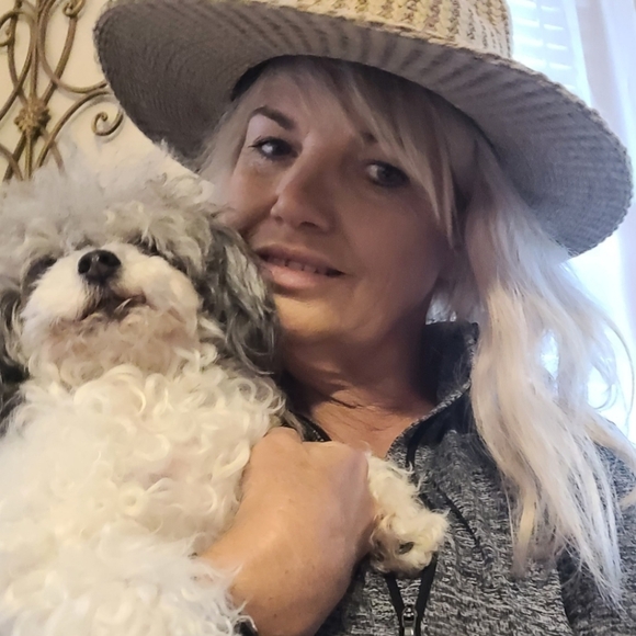 Meet your Posher, Cathy - Picture 1 of 1